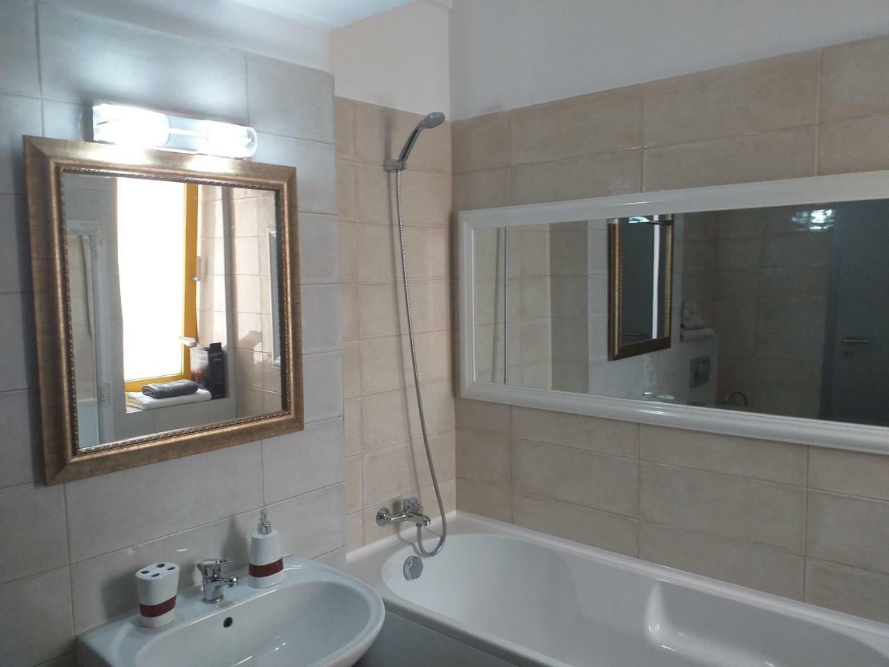 Downtown "Rendez-Vous" Luxury Bacău Exterior foto